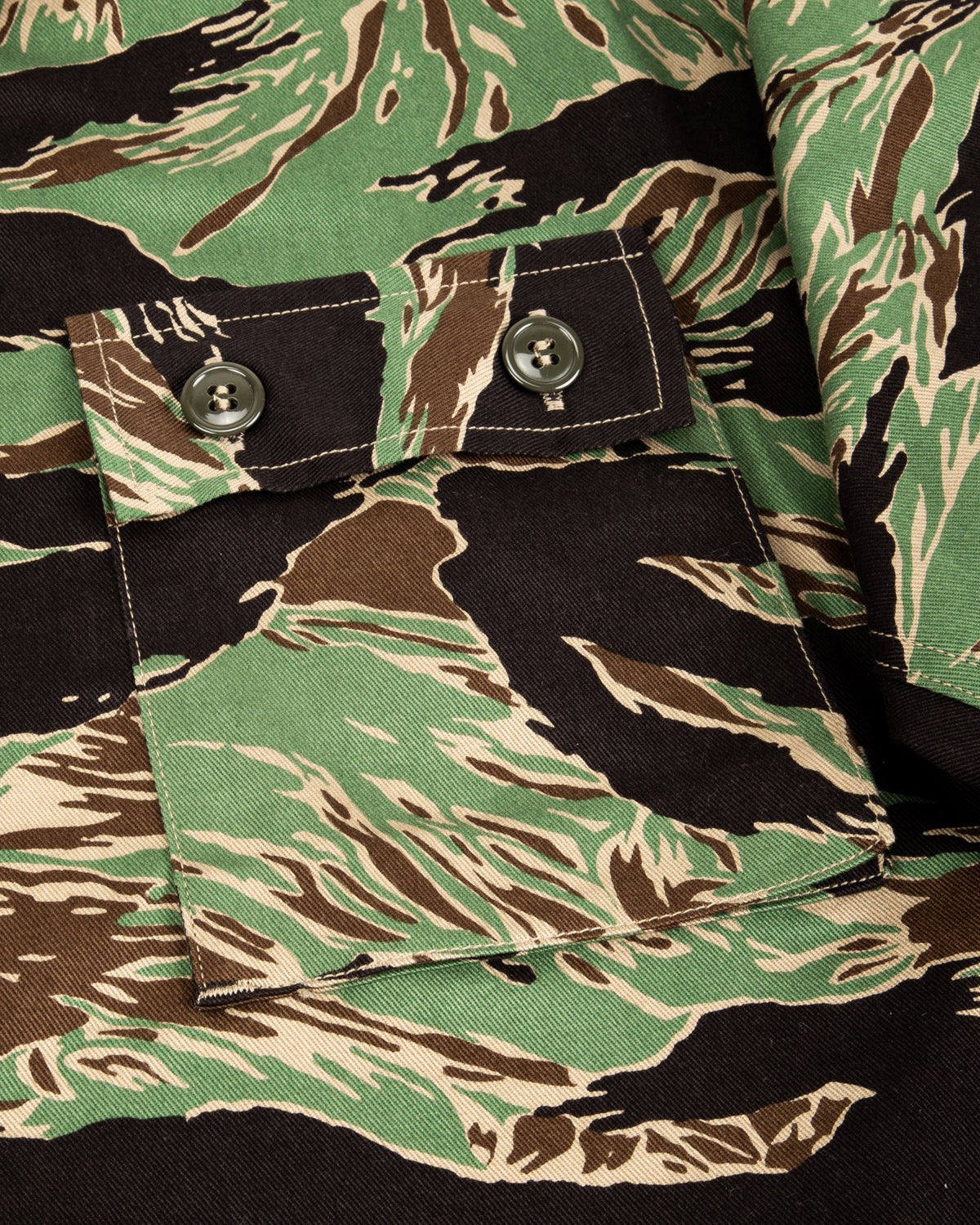 The Real McCoy's Tiger Camouflage Shirt / John Wayne - Green - Standard & Strange