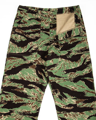 The Real McCoy's Tiger Camouflage Civilian Trousers / John Wayne - Green - Standard & Strange