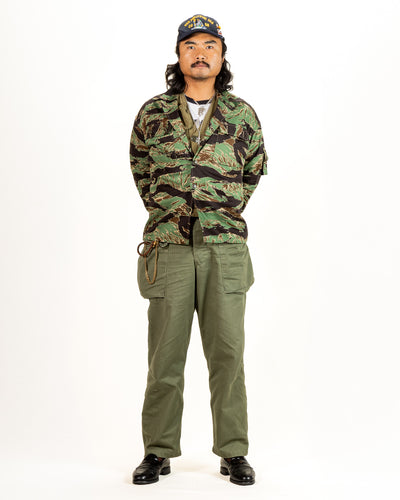 The Real McCoy's Tiger Camouflage Shirt / John Wayne - Green - Standard & Strange