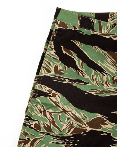 The Real McCoy's Tiger Camouflage Swim Shorts / John Wayne - Green - Standard & Strange